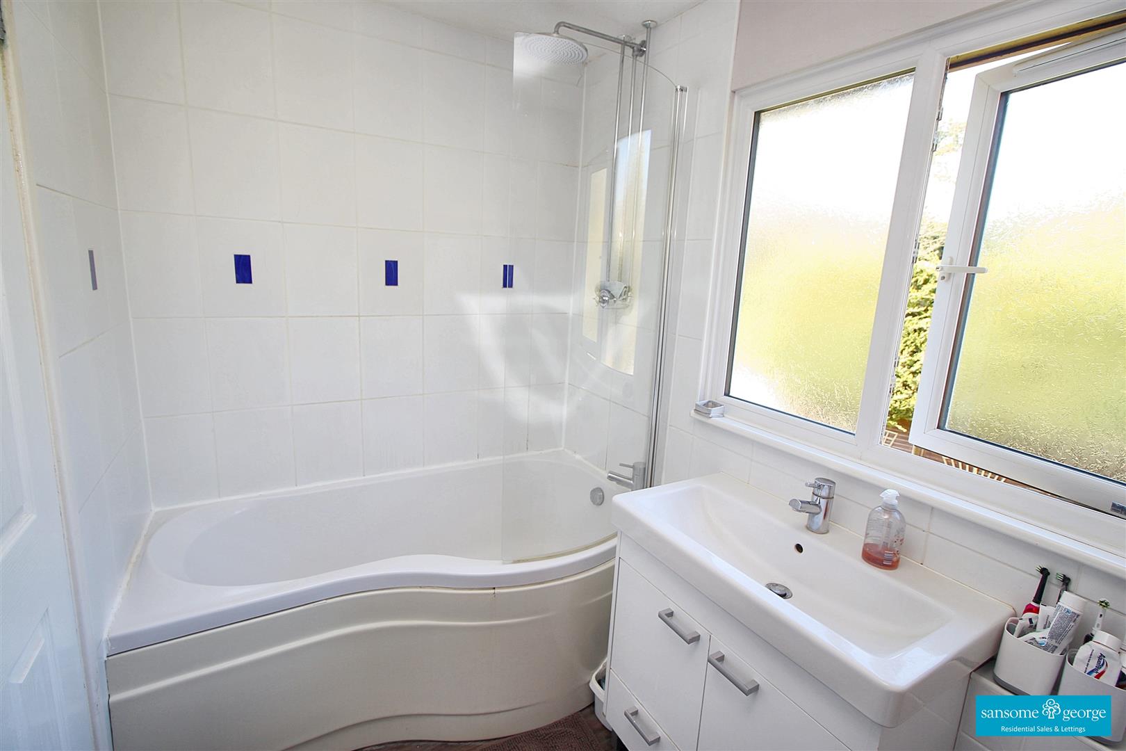 Sandhills Way, Calcot